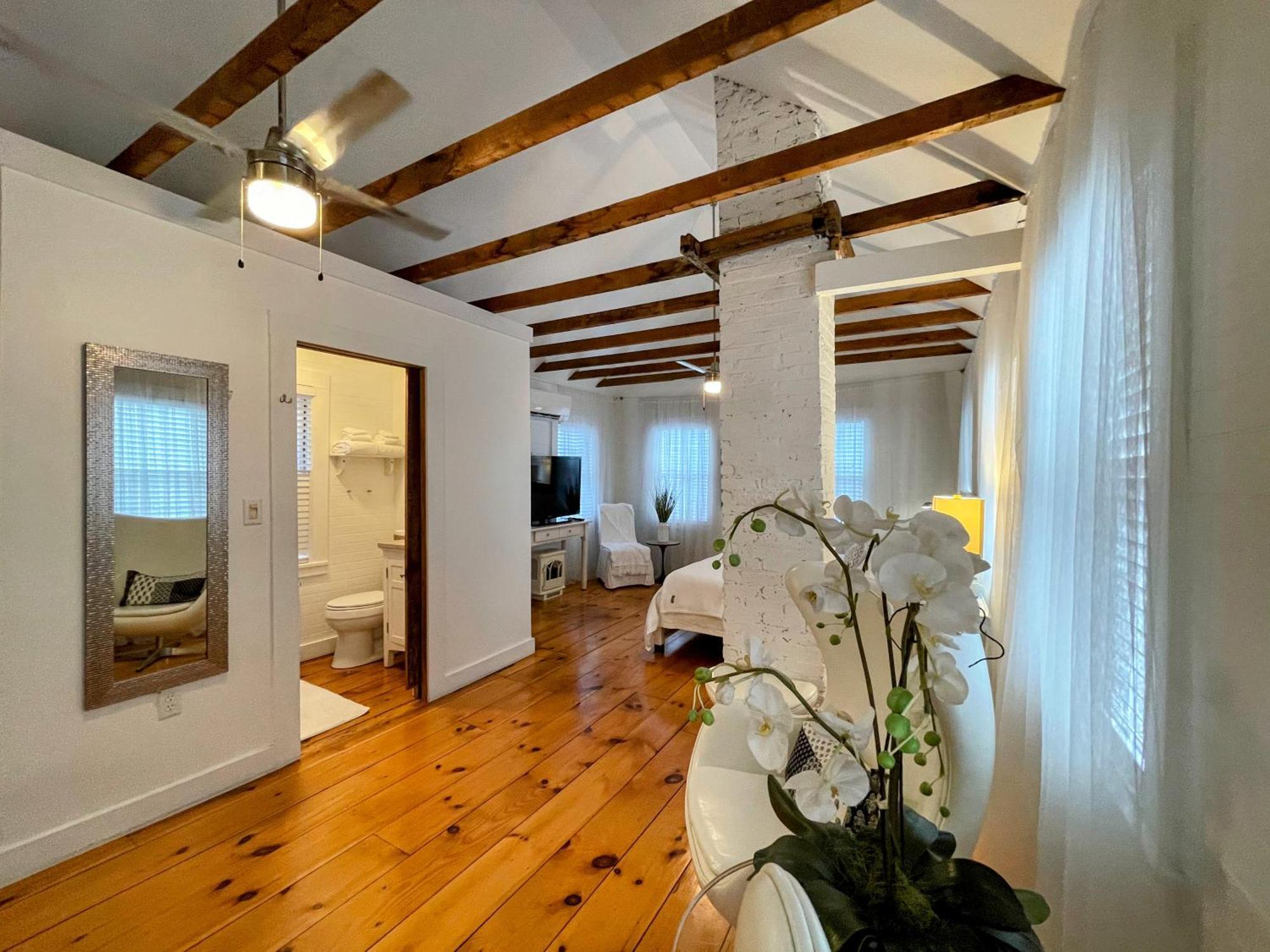 An Authentic, Rustic Luxurious Little Single Family Home In Old Town. All Yours. Marblehead Buitenkant foto